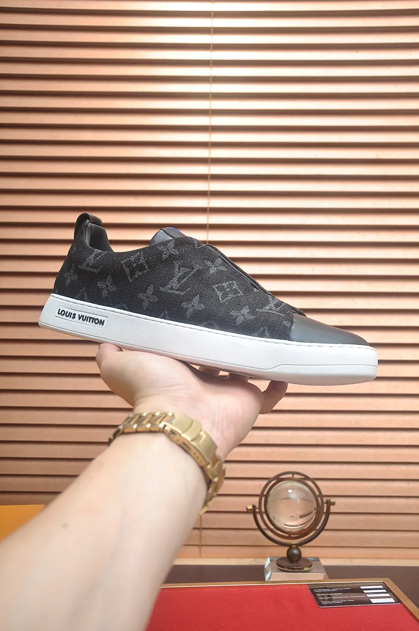 Men's men's shoes💰460💶[LOUIS VUITTON] Same style as LV. Louis Vuitton official website [satisfied] original single hot model, LV original factory cowhide material 👑1:1 original plate, sheepskin lining, original foam outsole. Body accessories one-to-one mold opening 💪 Counter quality 🙏 Dear friends, if you are still worried about wearing matching shoes 💋, then these shoes are your best choice 🎁🎁! 38-44